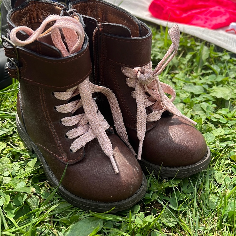 Girls boots